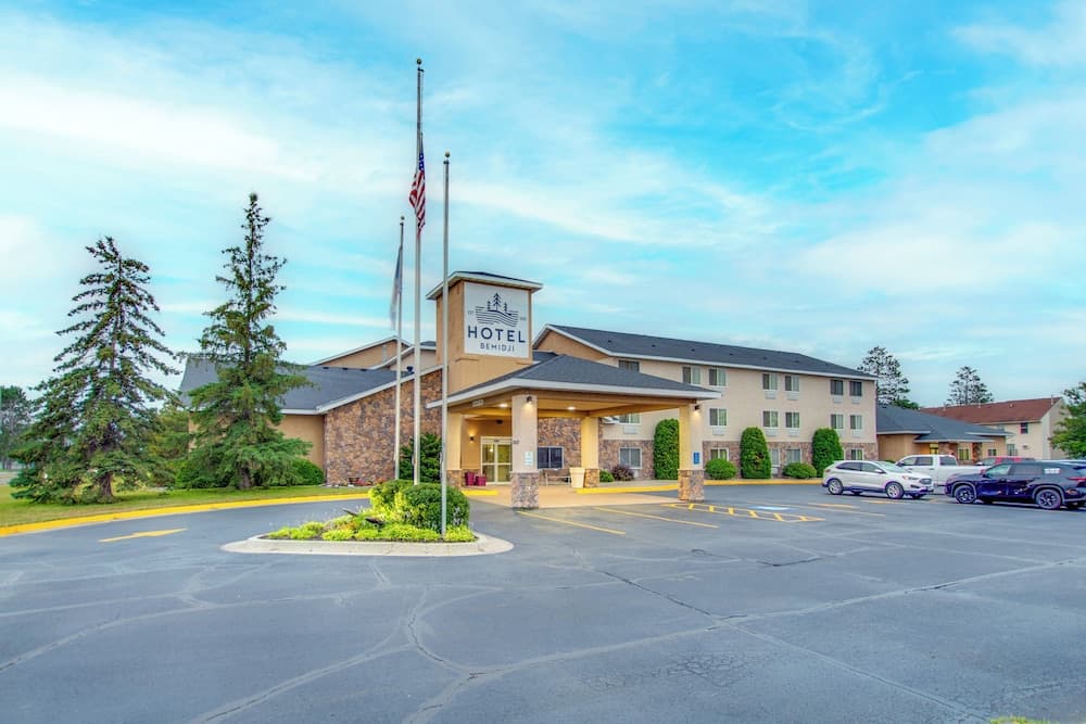 The Hotel Bemidji featured exterior or lobby in Bemidji, MN — similar hotel