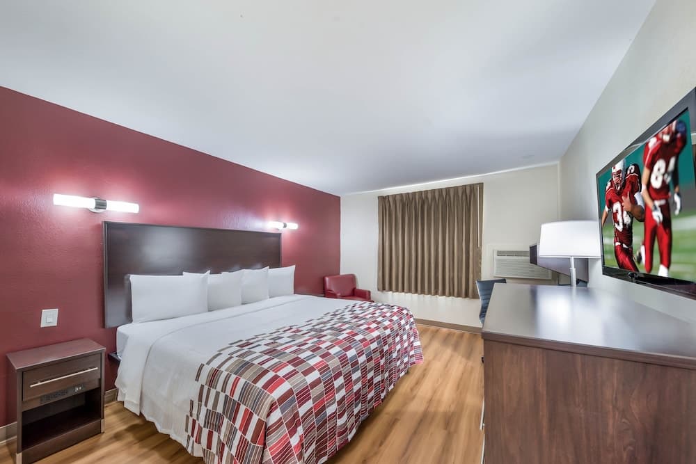 Red Roof Inn & Suites Denton interior in Denton, TX — gallery photo 2