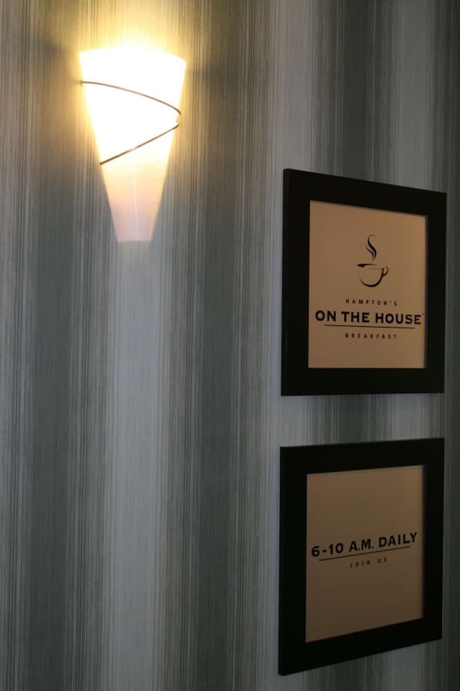 Hampton Inn Brentwood interior in Brentwood, CA — gallery photo 2