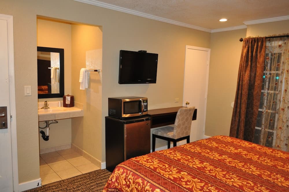 Santa Cruz Inn Riverside gallery photo in Riverside, CA — image 11