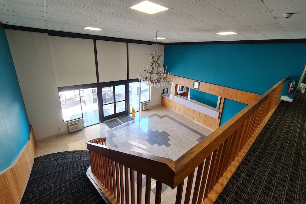 Bloomington Inn I-55 and I-74 interior in Bloomington, IL — gallery photo 2
