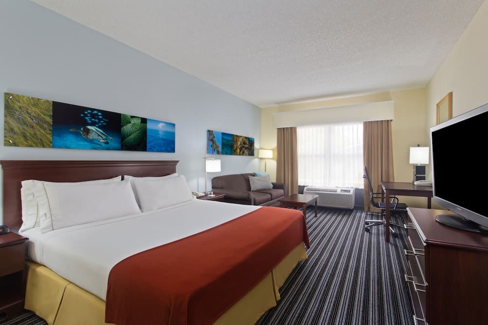 Holiday Inn Express Hotel & Suites Clearwater North-Dunedin by IHG property views in Dunedin, FL — gallery photo 3