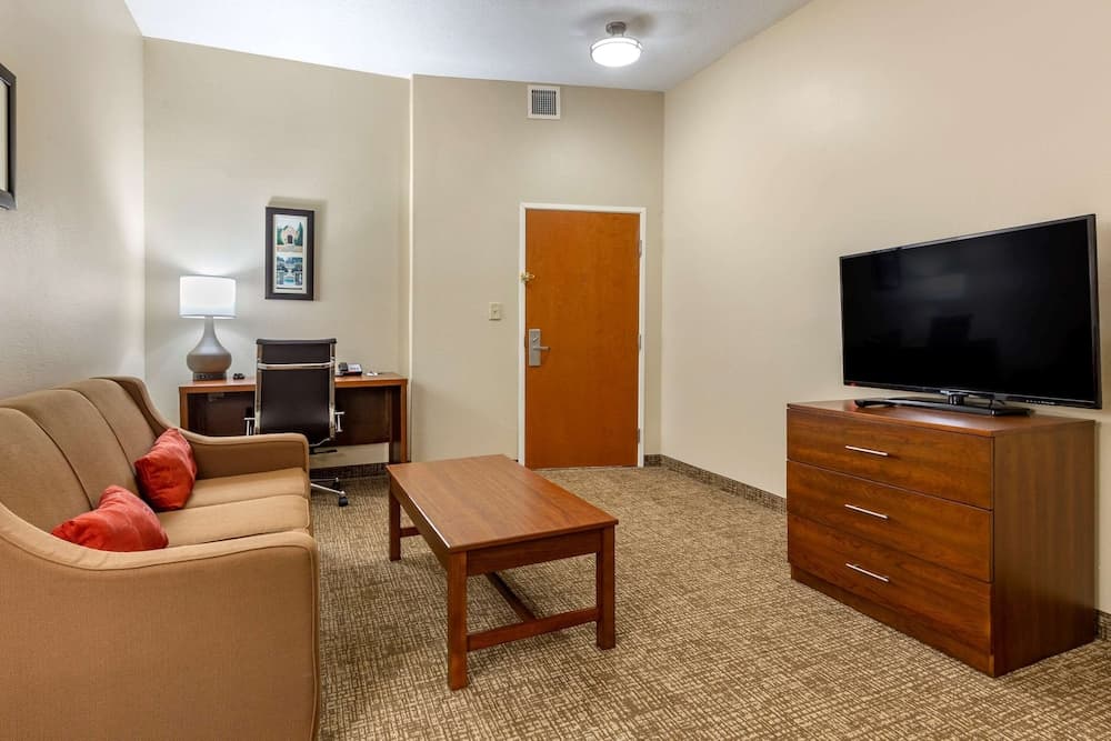 Comfort Suites Clayton - Garner interior in Clayton, NC — gallery photo 2
