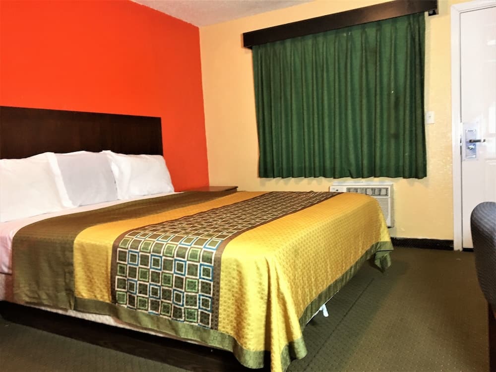 4 Star Motel property views in Los Angeles, CA — gallery photo 3