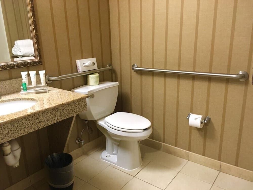 Spark by Hilton Woodbridge interior in Woodbridge, VA — gallery photo 2