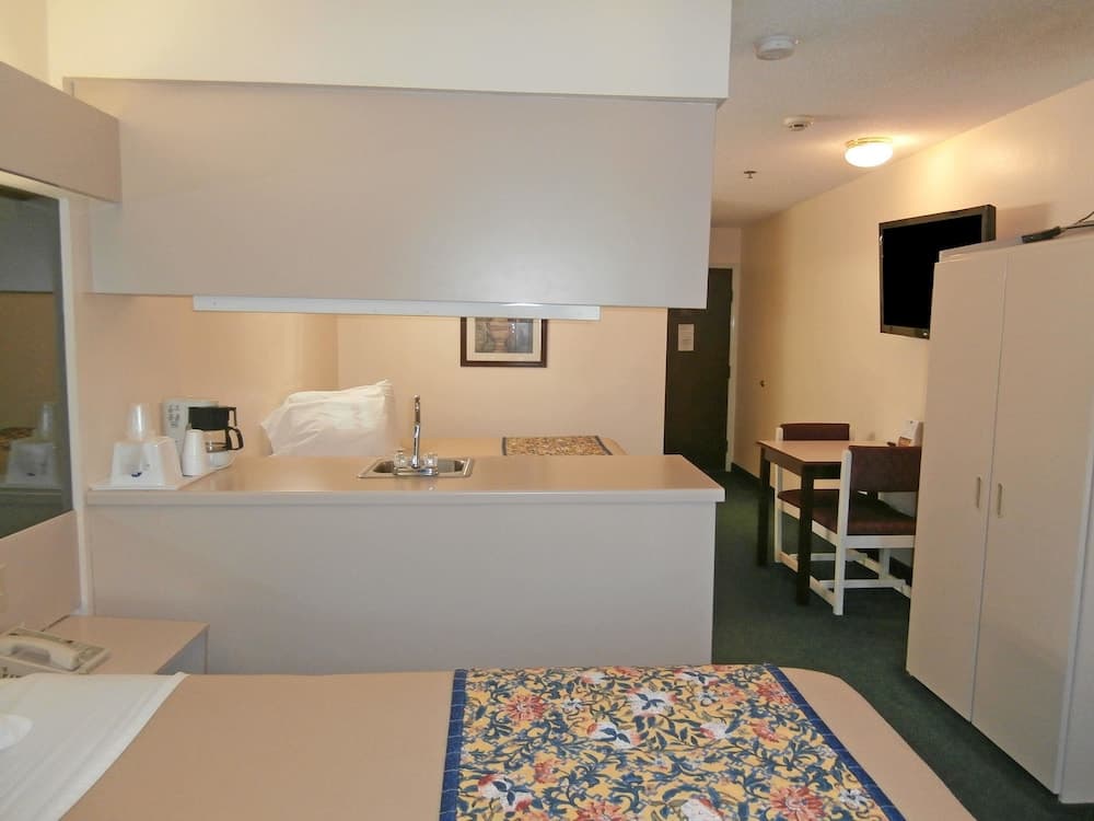 Americas Best Value Inn & Suites McDonough interior in McDonough, GA — gallery photo 2