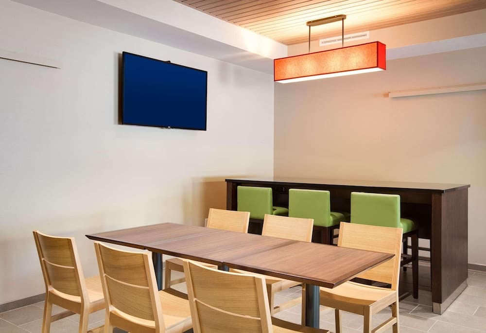 Country Inn & Suites by Radisson, Springfield Southeast gallery photo in Springfield, IL — image 14
