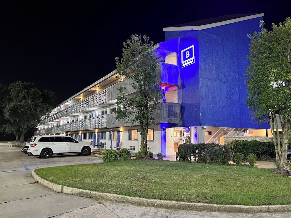 Boardwalk Suites Baton Rouge featured exterior or lobby in Baton Rouge, LA — similar hotel