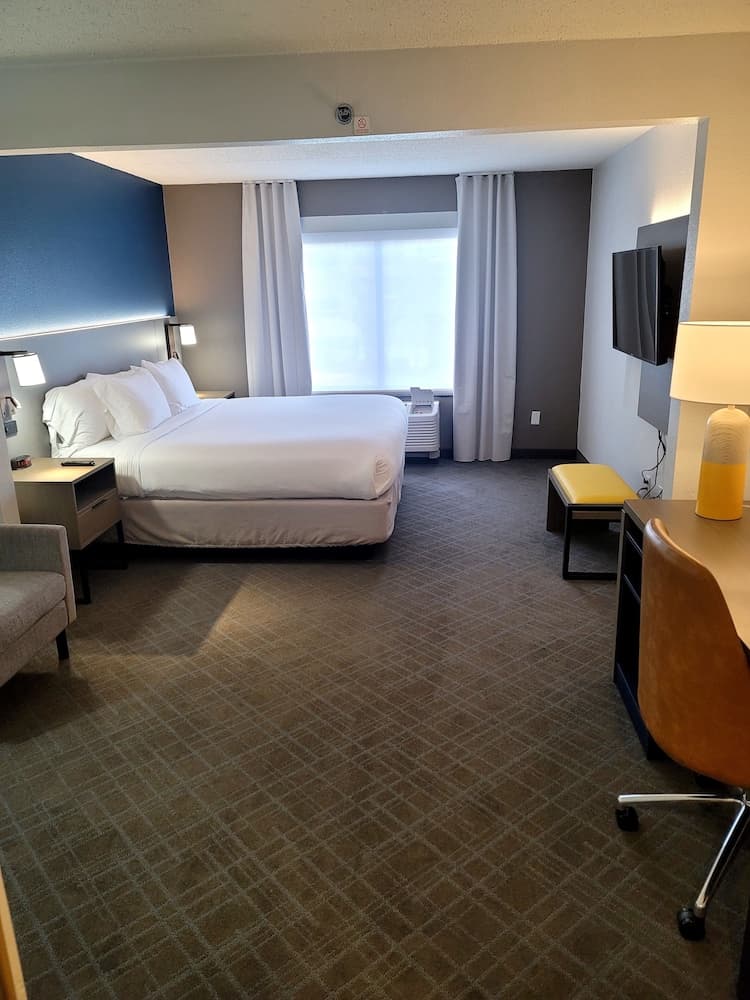 Comfort Inn & Suites Arlington Heights - Schaumburg property views in Arlington Heights, IL — gallery photo 3