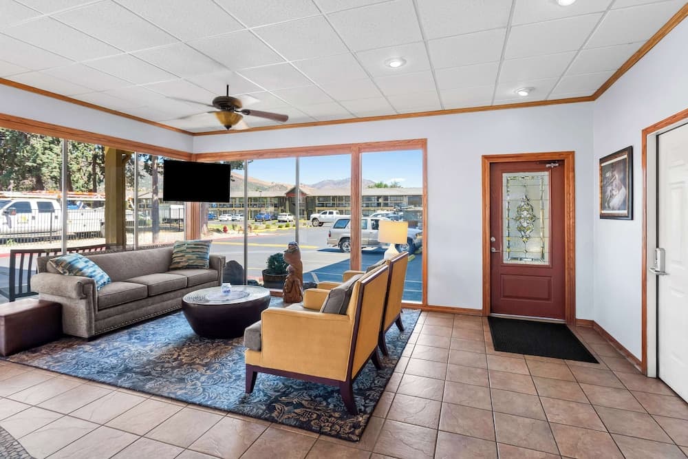 Best Western Miner's Inn interior in Yreka, CA — gallery photo 2