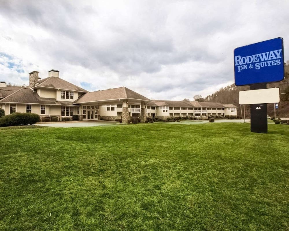 Rodeway Inn & Suites Cherokee On the River featured exterior or lobby in Cherokee, NC — similar hotel