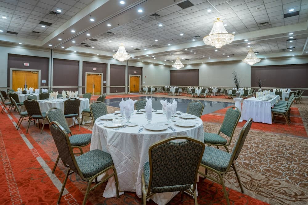 Holiday Inn Harrisburg - Hershey Area, I-81 by IHG gallery photo in Grantville, PA — image 31