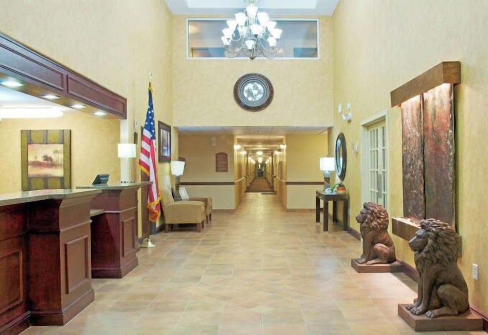 Express Inn Leesville Ft Johnson, SureStay Collection by BW interior in Leesville, LA — gallery photo 2