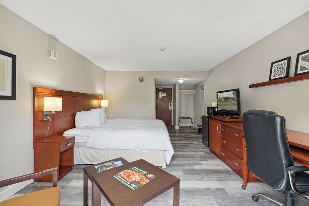 Miami Suites Hotel gallery photo in Toledo, OH — image 22