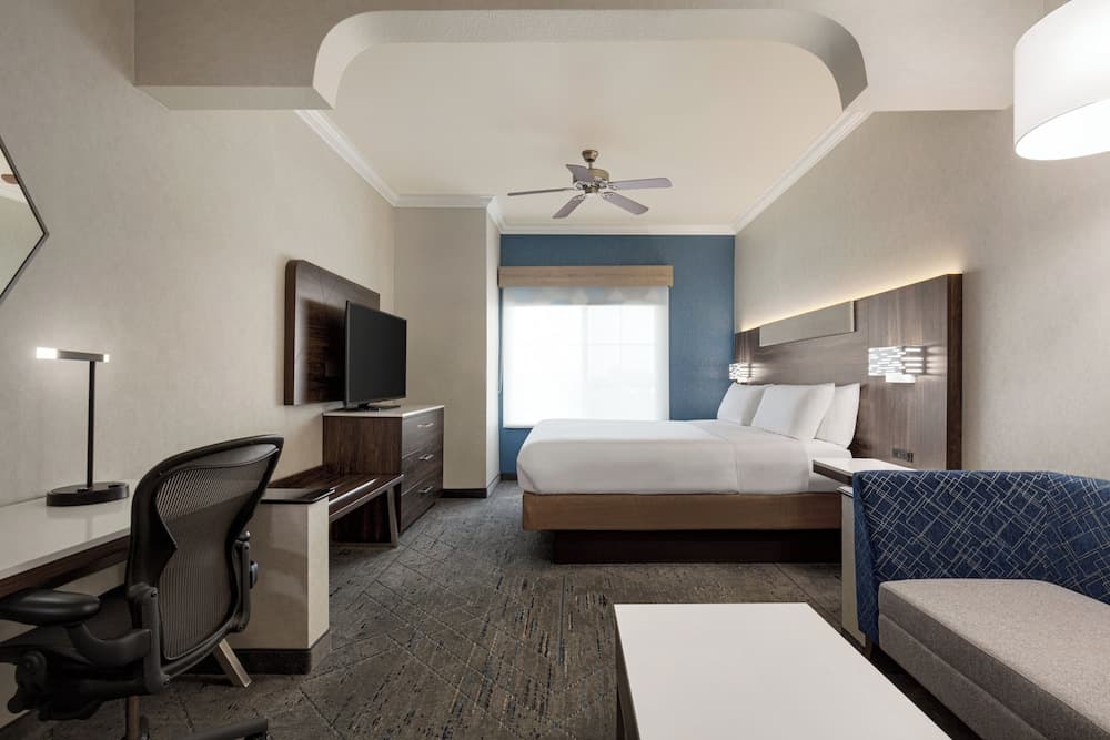 Holiday Inn Express and Suites Bakersfield Central by IHG property views in Bakersfield, CA — gallery photo 3