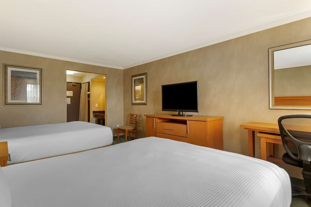 Best Western Davison Inn interior in Davison, MI — gallery photo 2