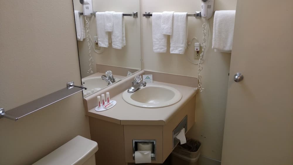 Days Inn by Wyndham Ashland gallery photo in Ashland, KY — image 31