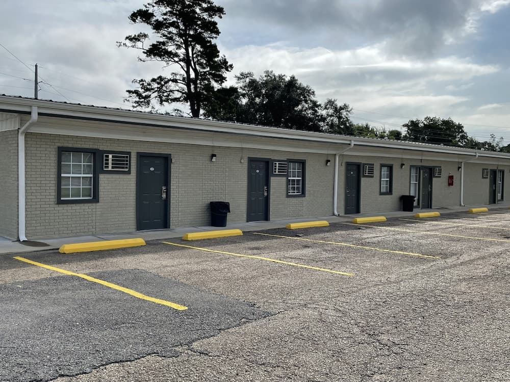 Economy Inn featured exterior or lobby in Gonzales, LA — similar hotel