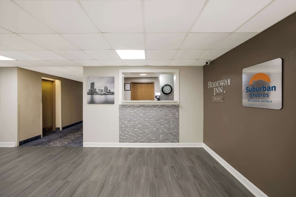 Suburban Studios Milwaukee Airport property views in Milwaukee, WI — gallery photo 3
