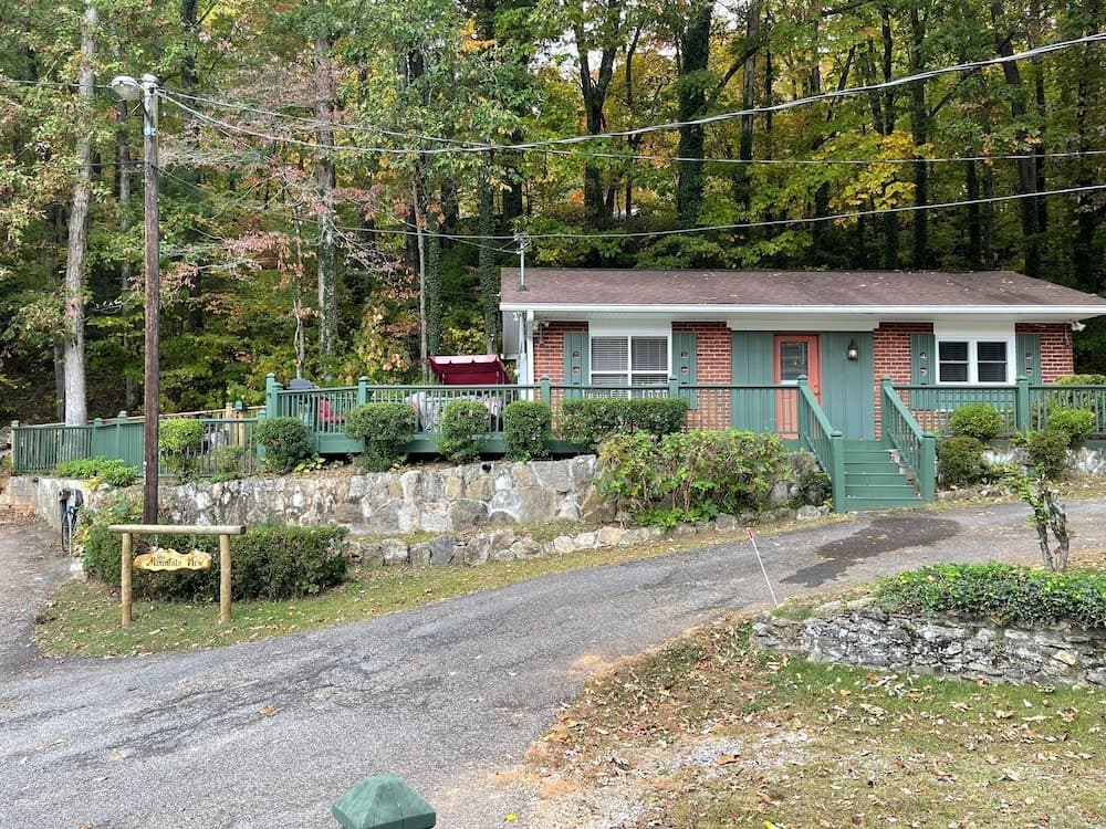 Mountain Aire Cottages, Inn, & Glamping property views in Clayton, GA — gallery photo 3