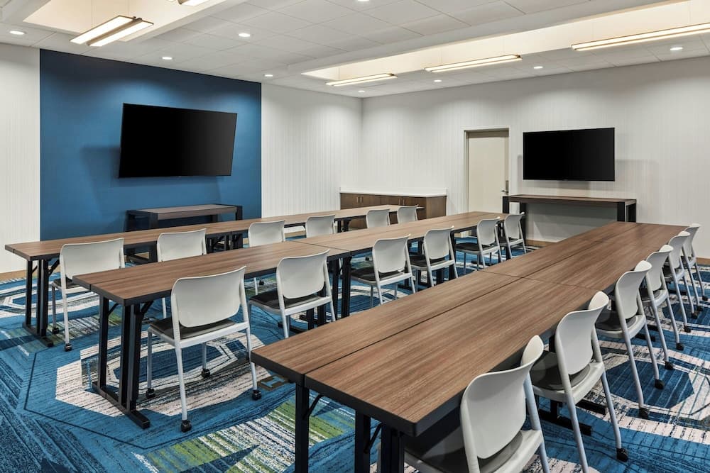 Springhill Suites BY Marriott Bettendorf interior in Bettendorf, IA — gallery photo 2