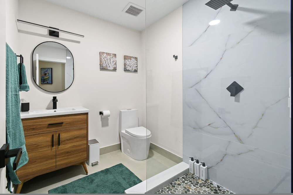Whats So Addictive About This Green House? property views in West Palm Beach, FL — gallery photo 3