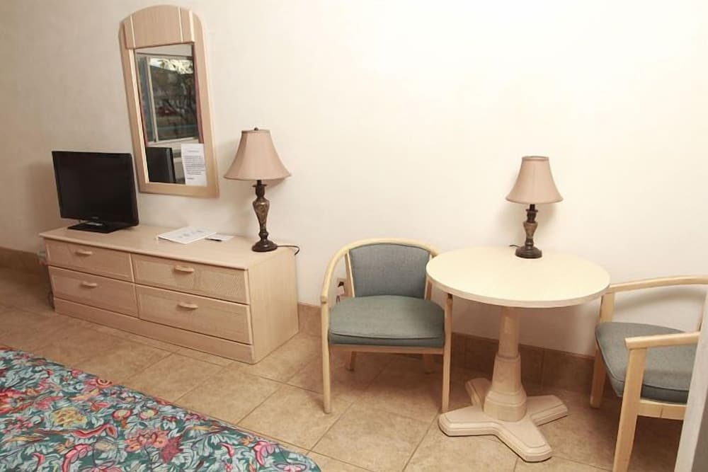 Beachfront Resort gallery photo in Port Clinton, OH — image 4