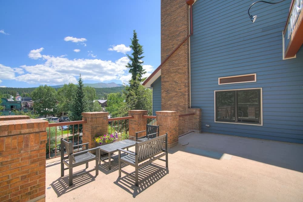 4br Renovated - Sleeps 12- Downtown Breck by RedAwning interior in Breckenridge, CO — gallery photo 2