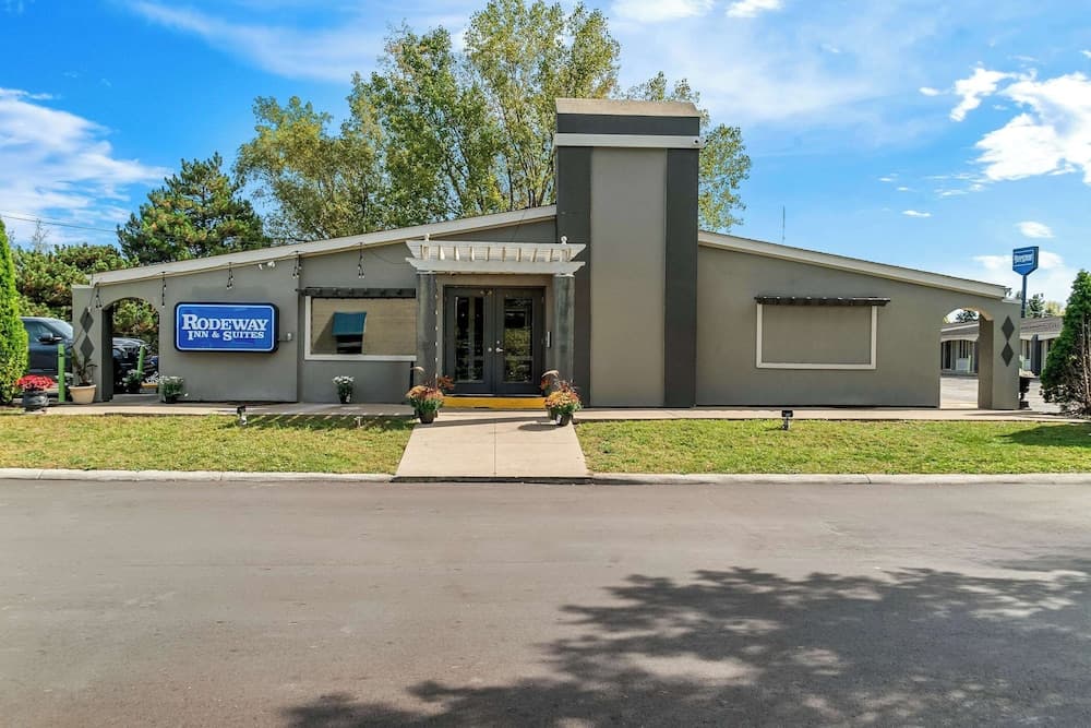 Rodeway Inn & Suites Saginaw I-675 — hotel in Saginaw, Michigan