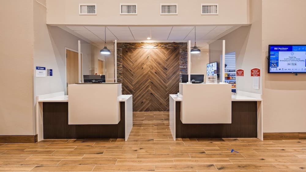 B/W Plus Elizabethtown Inn & Suites interior in Elizabethtown, KY — gallery photo 2