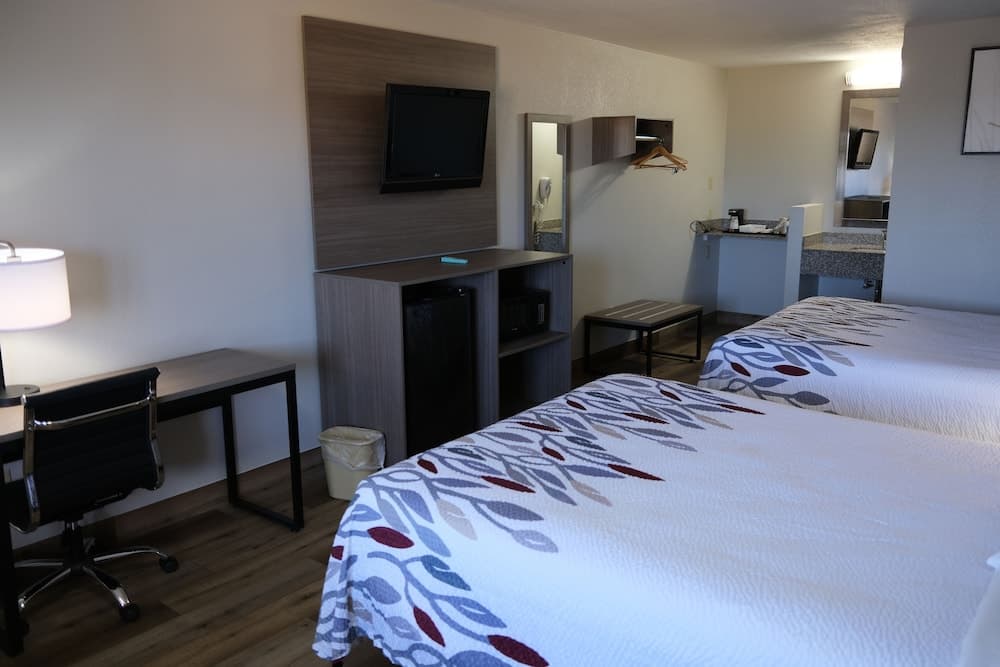 Red Roof Inn Staunton property views in Staunton, VA — gallery photo 3