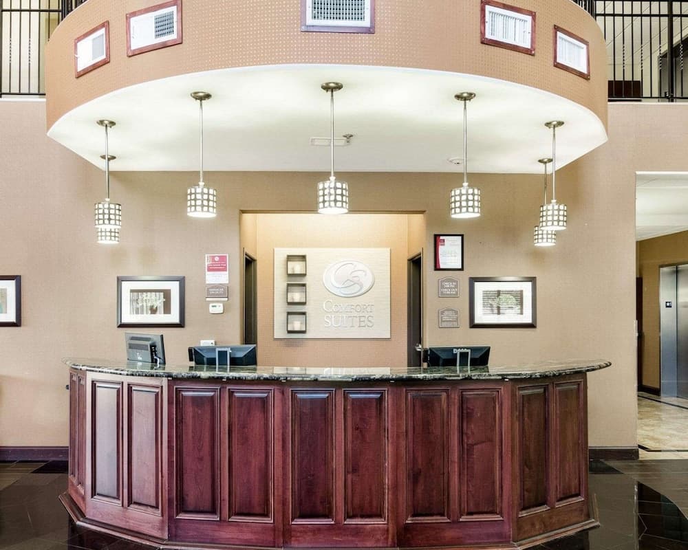 Comfort Suites Topeka Northwest — hotel in Topeka, Kansas