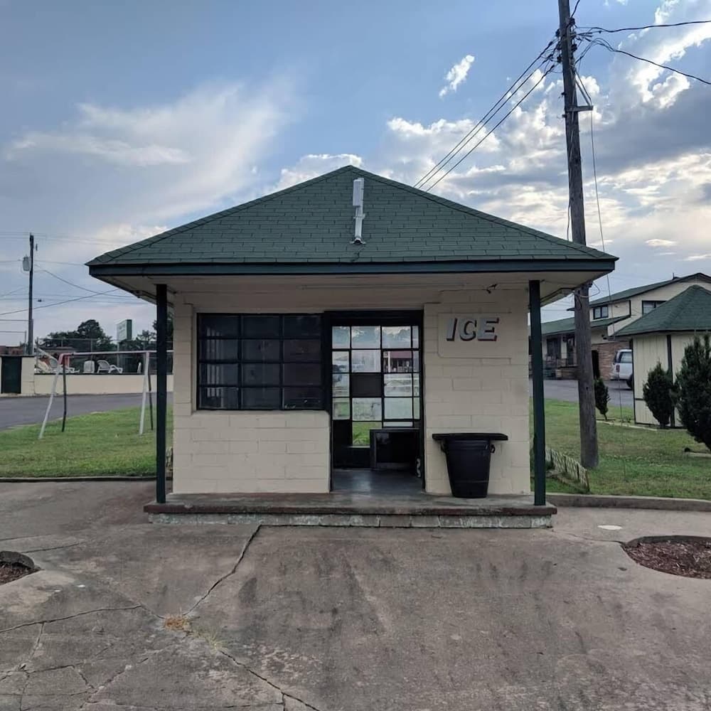 Oak Park Motel — hotel in Tahlequah, Oklahoma