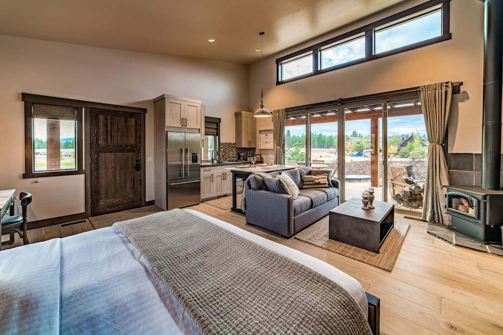 Wilderness Club interior in Eureka, MT — gallery photo 2