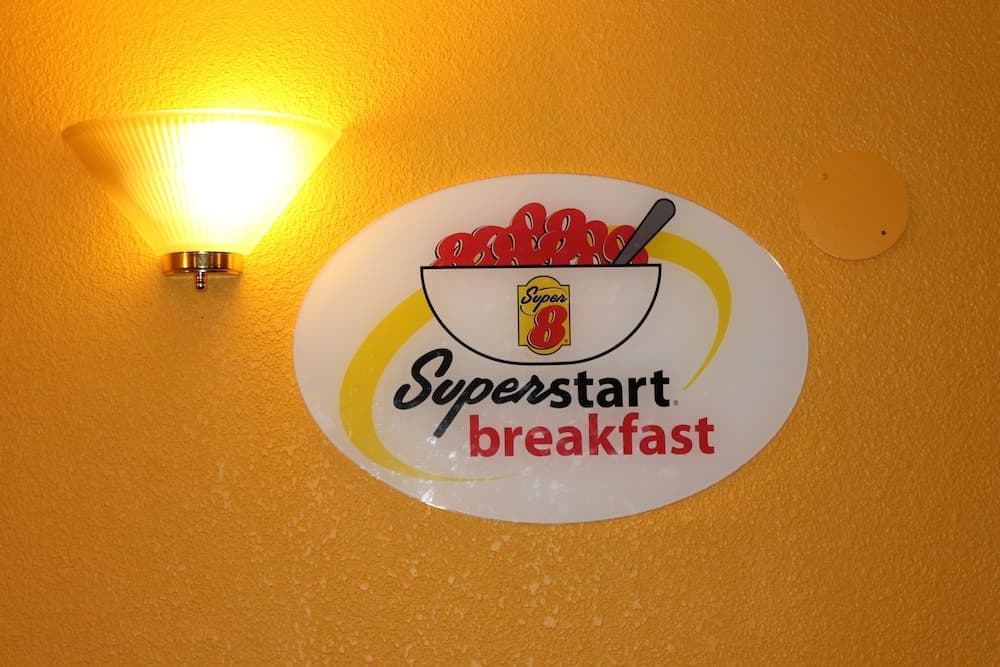 Super 8 by Wyndham Beaumont I-10 South/College St gallery photo in Beaumont, TX — image 41