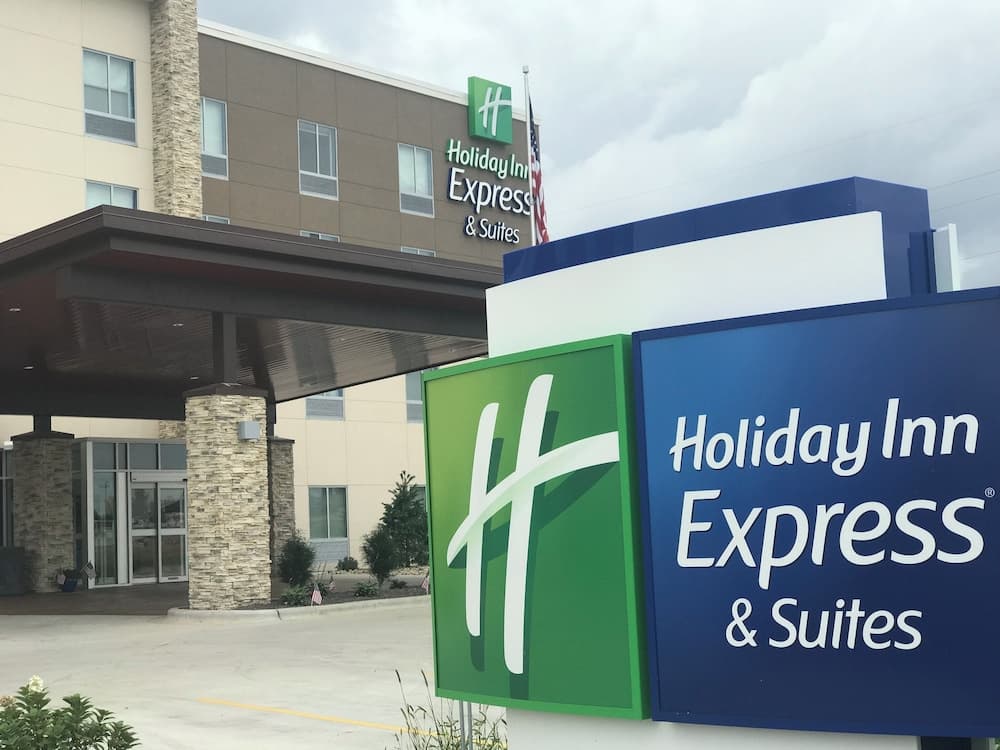 Holiday Inn Express & Suites Hannibal - Medical Center by IHG featured exterior or lobby in Hannibal, MO — similar hotel