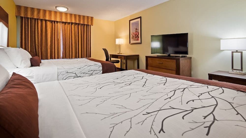 White Pines Inn & Suites gallery photo in Holland, MI — image 56