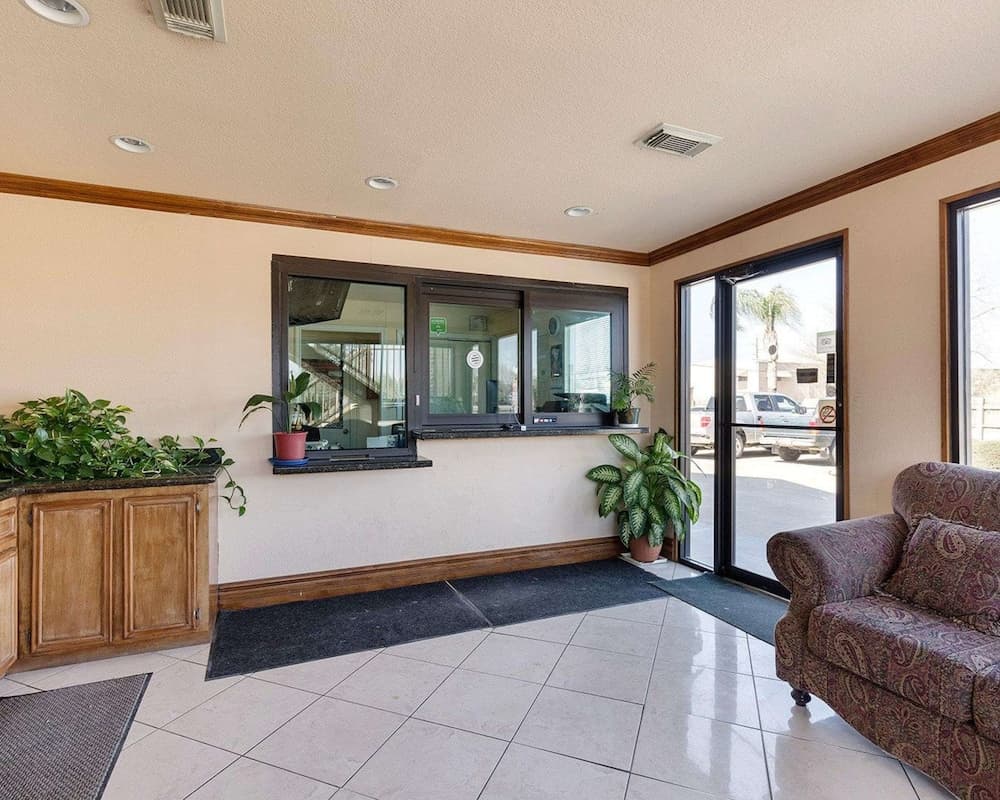 Rodeway Inn South Houston property views in South Houston, TX — gallery photo 3
