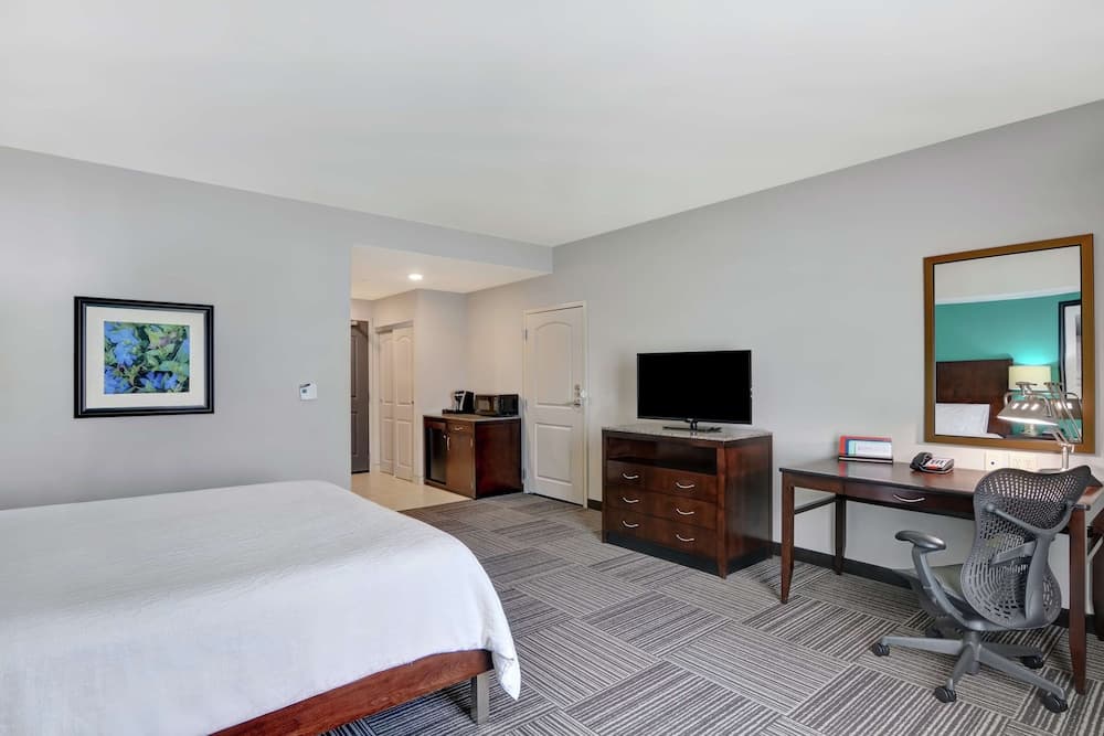 Hilton Garden Inn Fayettevile interior in Fayetteville, AR — gallery photo 2