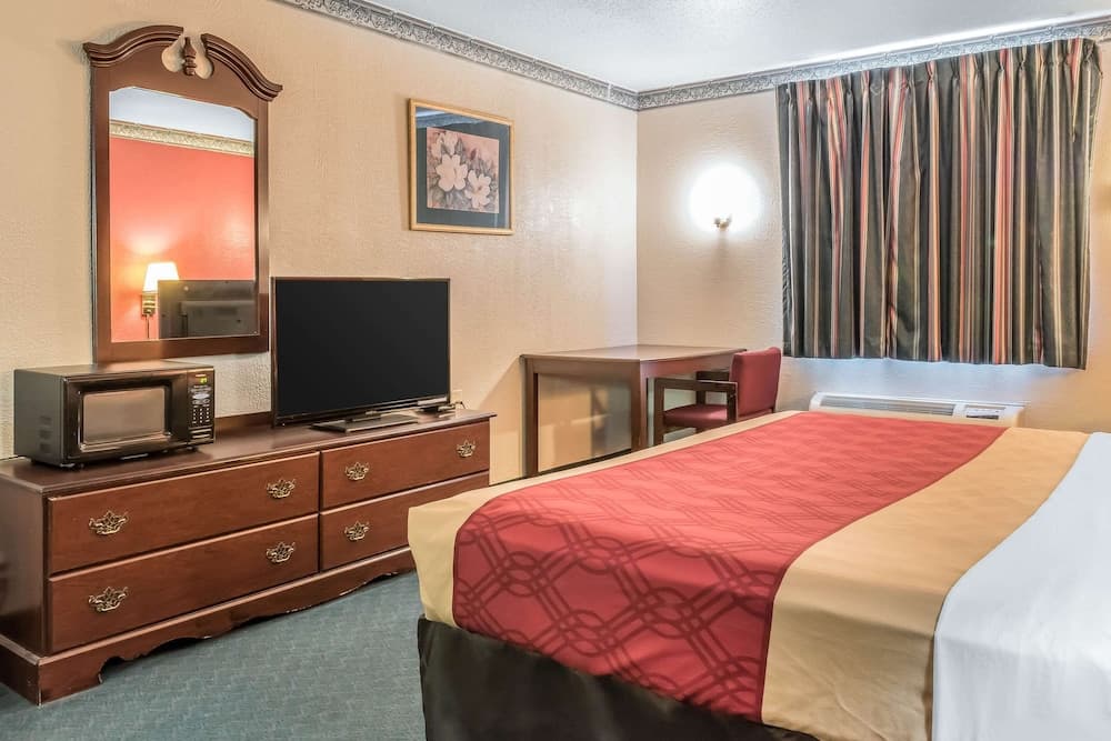 Econo Lodge Reading Airport gallery photo in Reading, PA — image 33