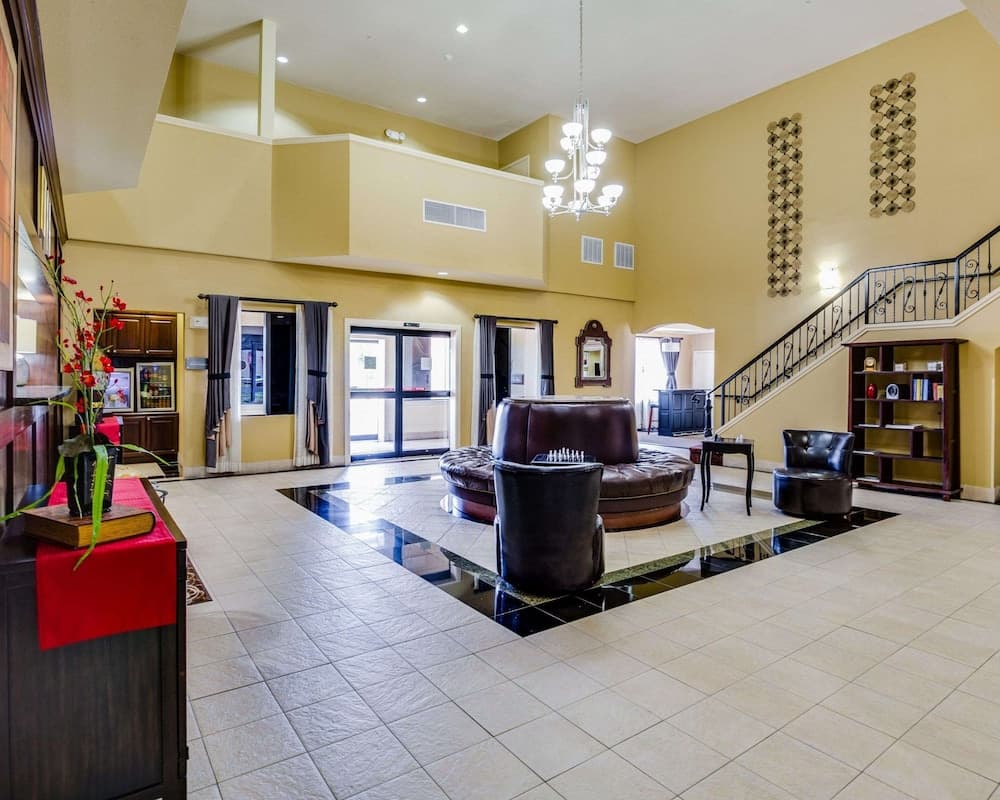 Comfort Suites Deer Park Pasadena interior in Deer Park, TX — gallery photo 2