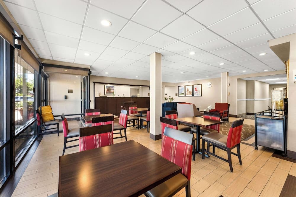 SureStay Plus by Best Western Reading North gallery photo in Reading, PA — image 5