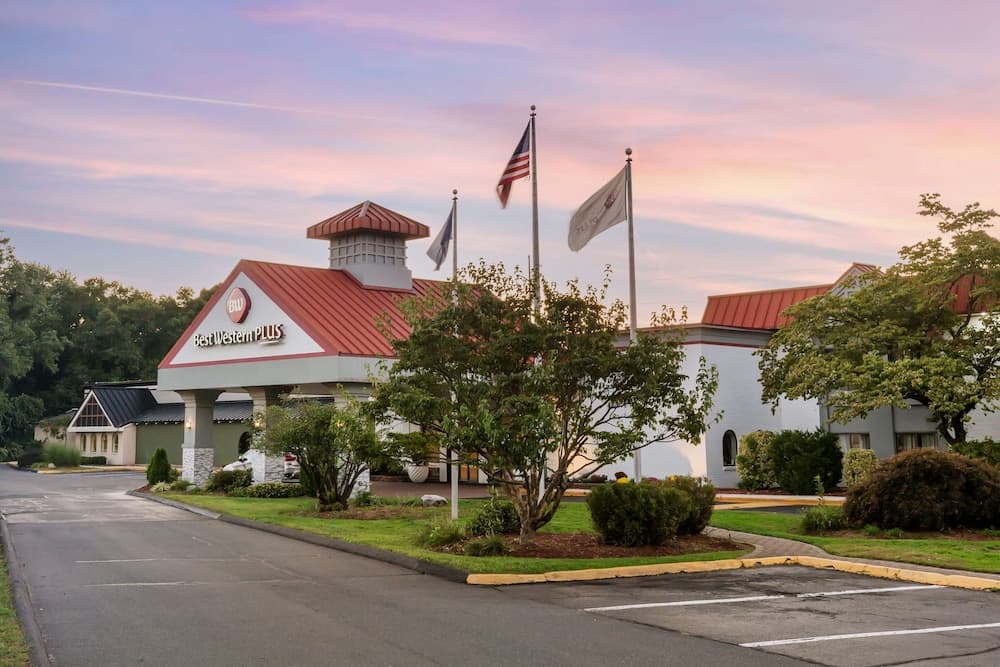 Clarion Inn North Haven - New Haven North featured exterior or lobby in North Haven — similar hotel