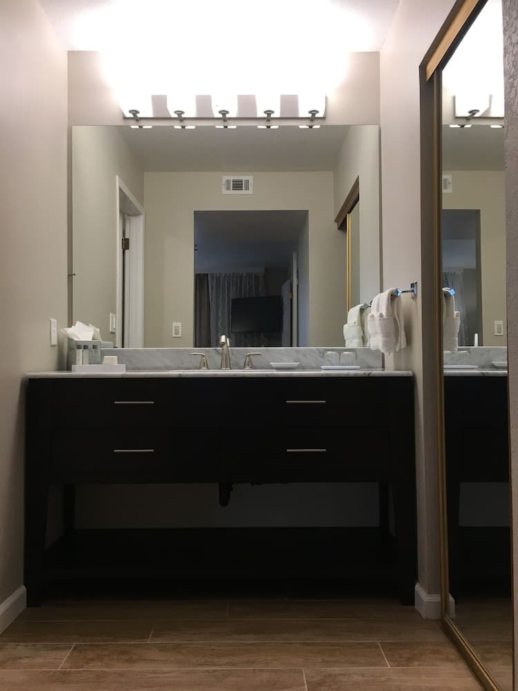 Chase Suites Brea-Fullerton - North Orange County gallery photo in Brea, CA — image 21
