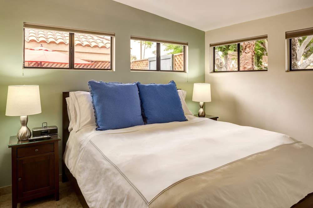 Avance Hotel interior in Palm Springs, CA — gallery photo 2