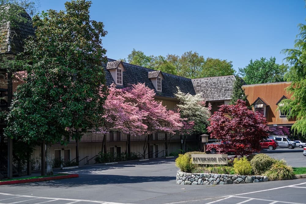 Riverside Inn featured exterior or lobby in Grants Pass, OR — similar hotel