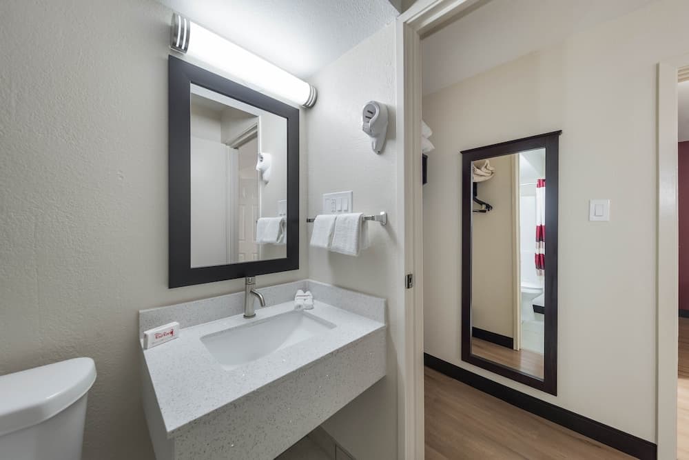 Red Roof Inn & Suites Denton gallery photo in Denton, TX — image 9