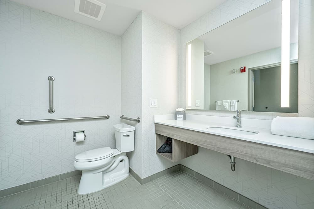 Holiday Inn Express & Suites Charleston Arpt-Conv Ctr Area gallery photo in North Charleston, SC — image 68