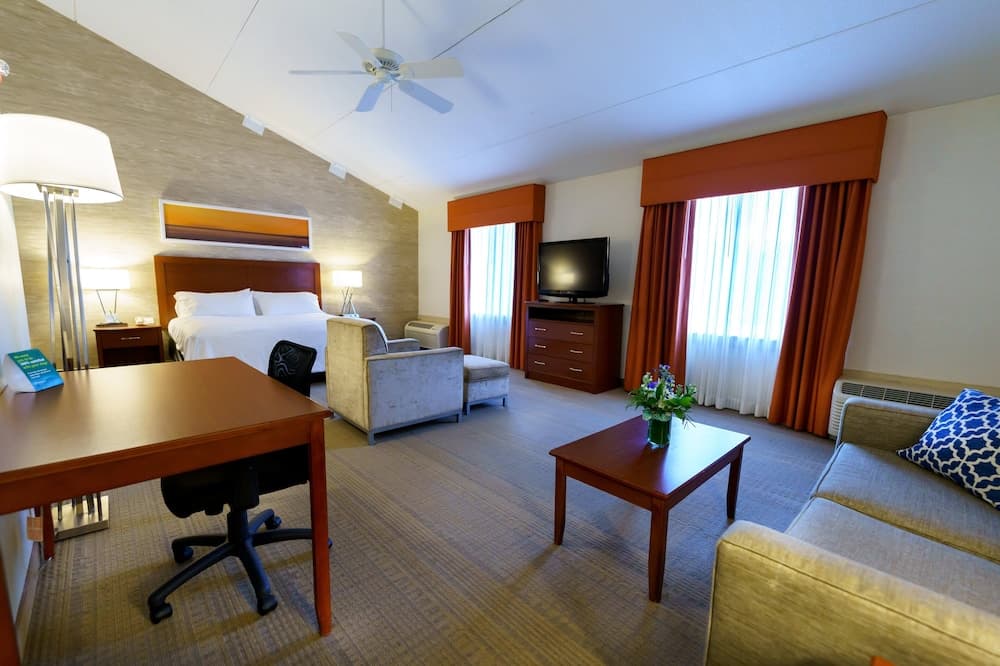 Iris Hotel Cape Cod gallery photo in Falmouth, MA — image 13