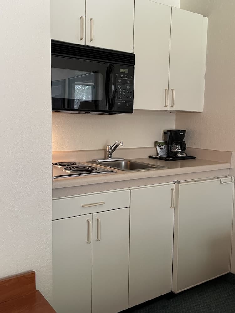 Voyager Resort Inn property views in Tucson, AZ — gallery photo 3